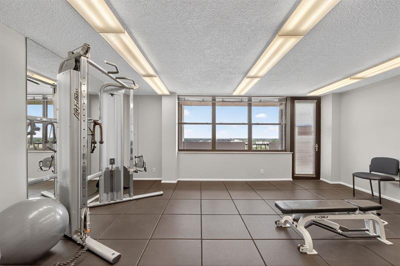 Image 46 of 82 For 936 Intracoastal Dr  3c