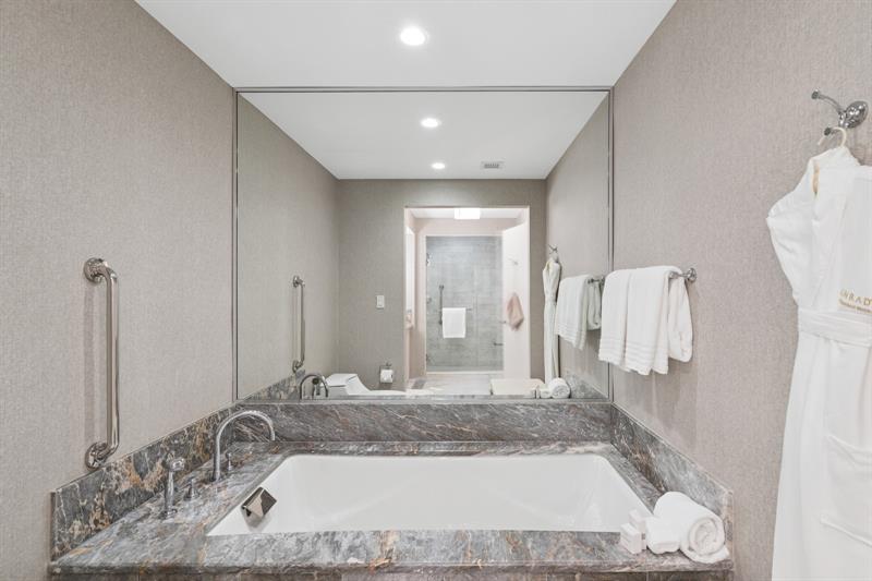 Image 18 of 34 For 551 Fort Lauderdale Beach  H906