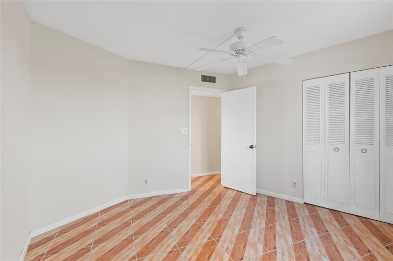 Image 17 of 41 For 720 Bayshore Dr  701