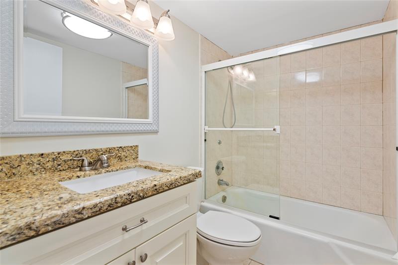 Image 20 of 41 For 720 Bayshore Dr  701