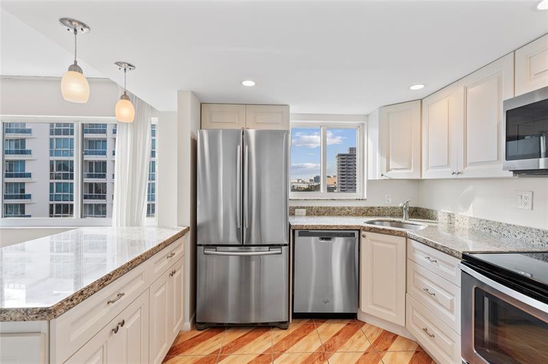 Image 21 of 41 For 720 Bayshore Dr  701