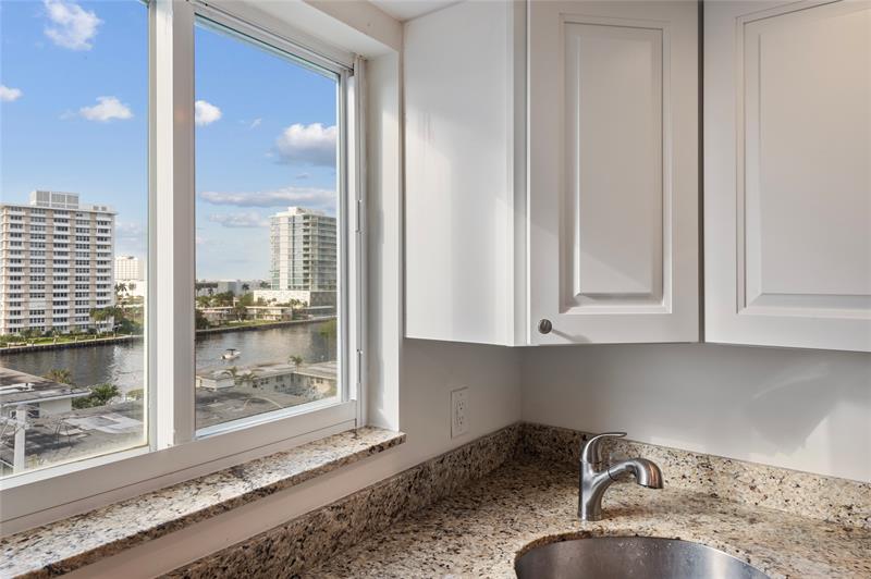 Image 24 of 41 For 720 Bayshore Dr  701