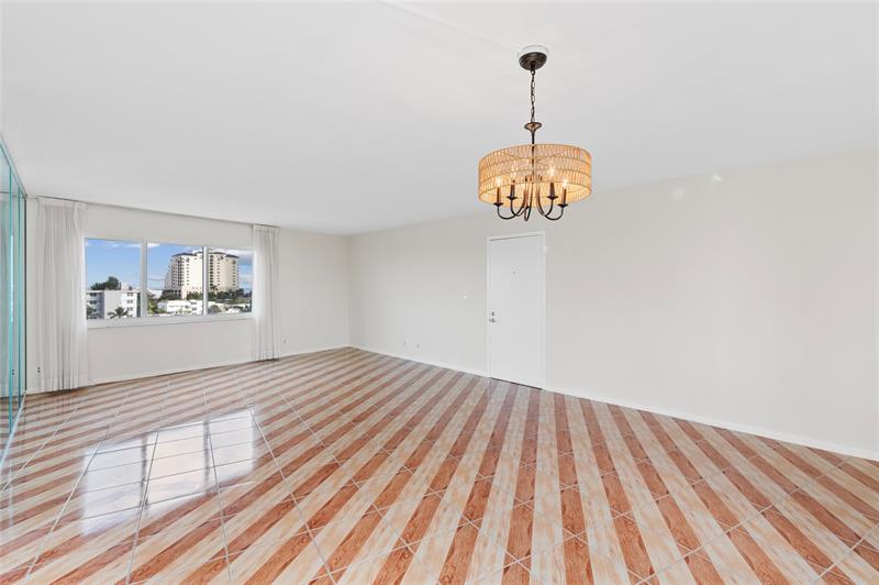 Image 27 of 41 For 720 Bayshore Dr  701