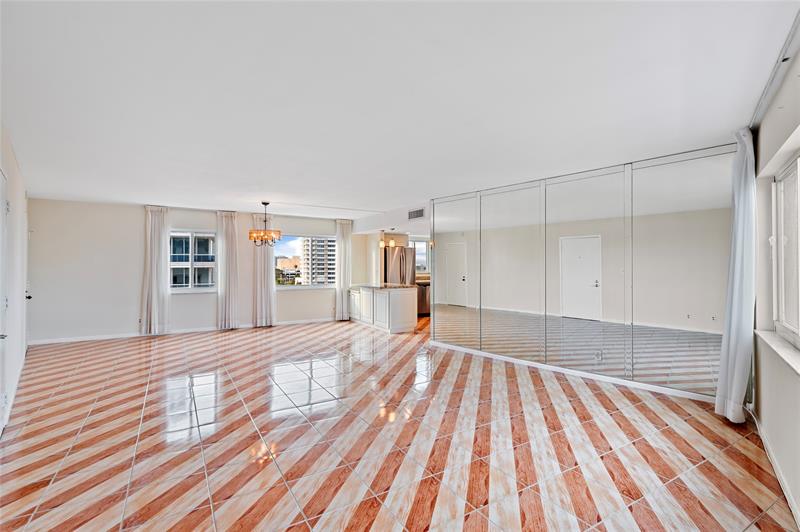 Image 28 of 41 For 720 Bayshore Dr  701