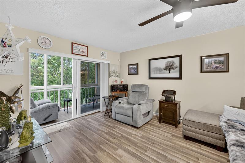 Image 11 of 14 For 8400 Lagos De Campo Blvd  303