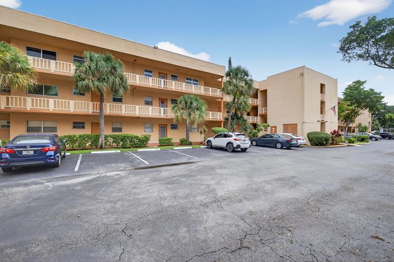 Image 8 of 14 For 8400 Lagos De Campo Blvd  303