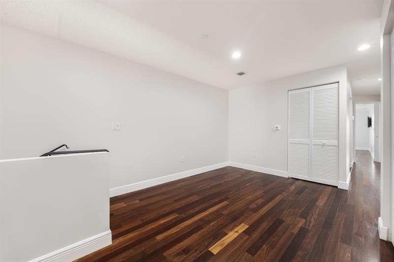 Image 21 of 40 For 615 Bayshore Dr  105