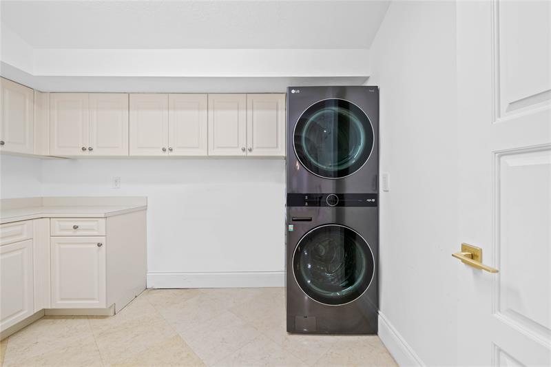 Image 27 of 42 For 861 Nafa Dr  