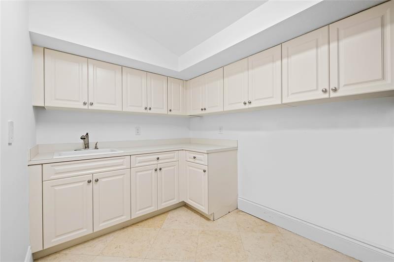 Image 28 of 42 For 861 Nafa Dr  