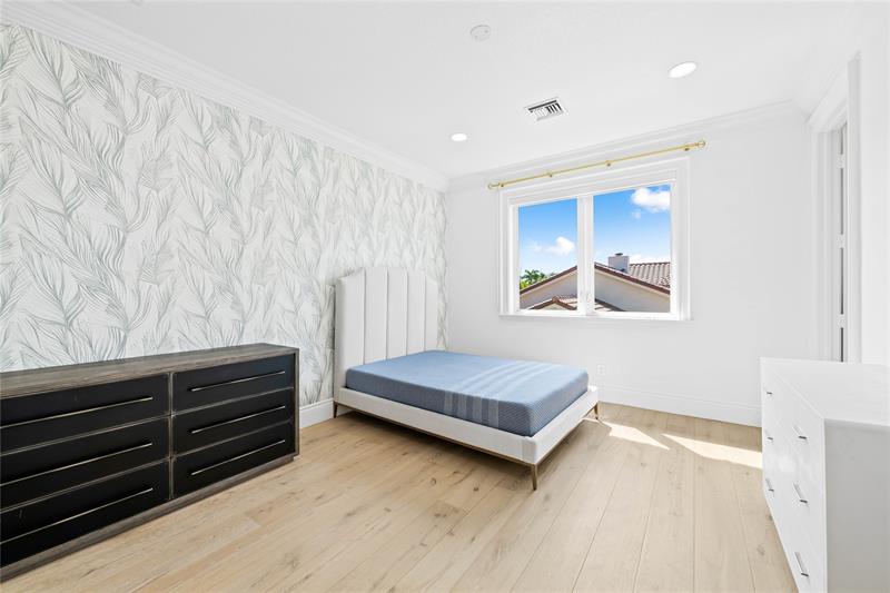 Image 33 of 42 For 861 Nafa Dr  