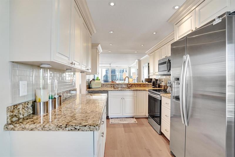 Image 10 of 36 For 20 Royal Palm Way  501