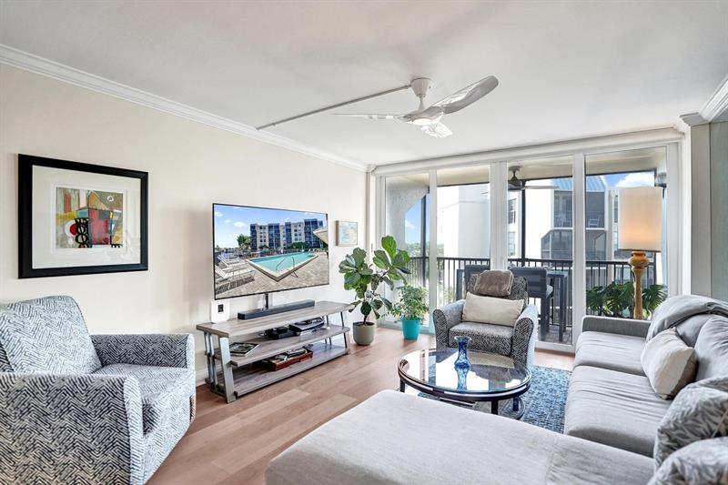 Image 16 of 36 For 20 Royal Palm Way  501