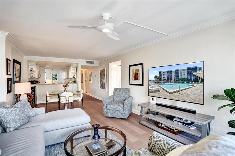 Image 19 of 36 For 20 Royal Palm Way  501