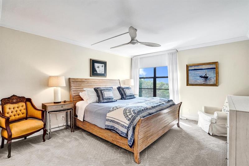 Image 25 of 36 For 20 Royal Palm Way  501