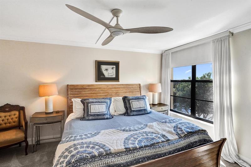 Image 27 of 36 For 20 Royal Palm Way  501