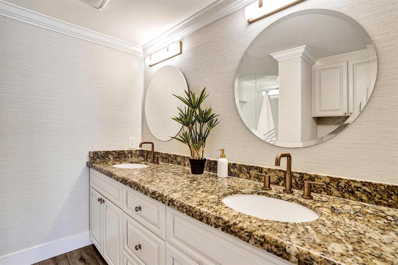 Image 28 of 36 For 20 Royal Palm Way  501