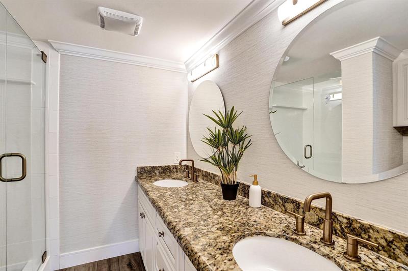 Image 29 of 36 For 20 Royal Palm Way  501