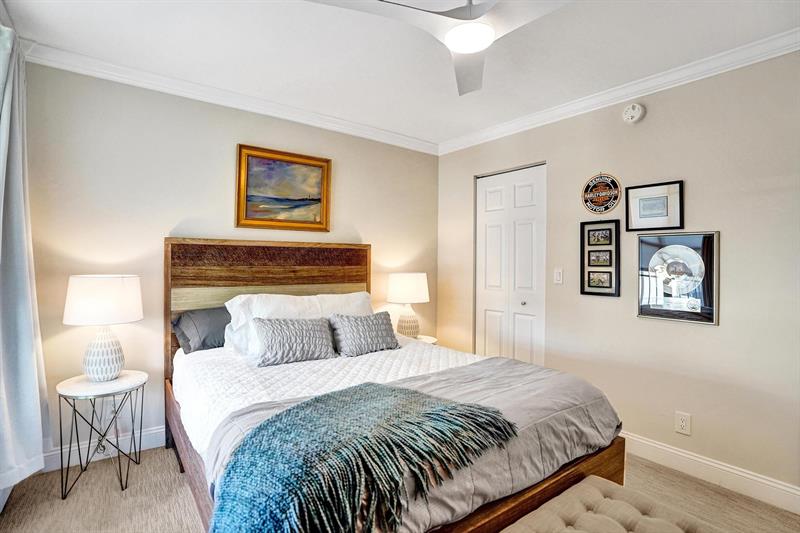 Image 32 of 36 For 20 Royal Palm Way  501