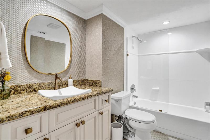 Image 34 of 36 For 20 Royal Palm Way  501