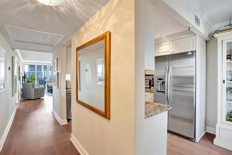 Image 9 of 36 For 20 Royal Palm Way  501