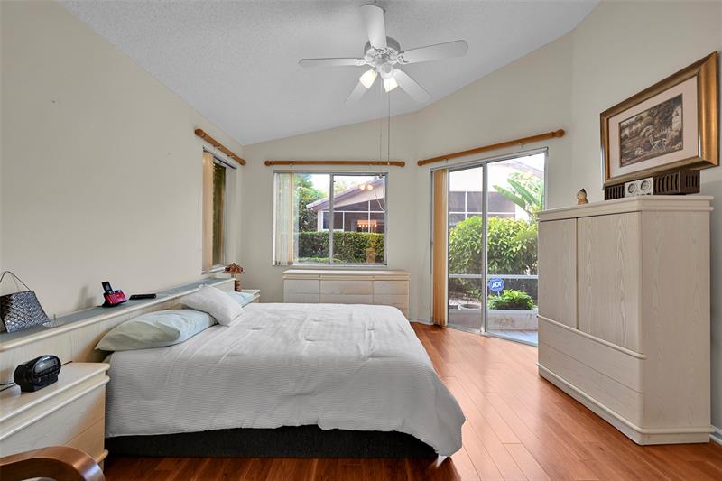 Image 22 of 41 For 5791 48th Dr