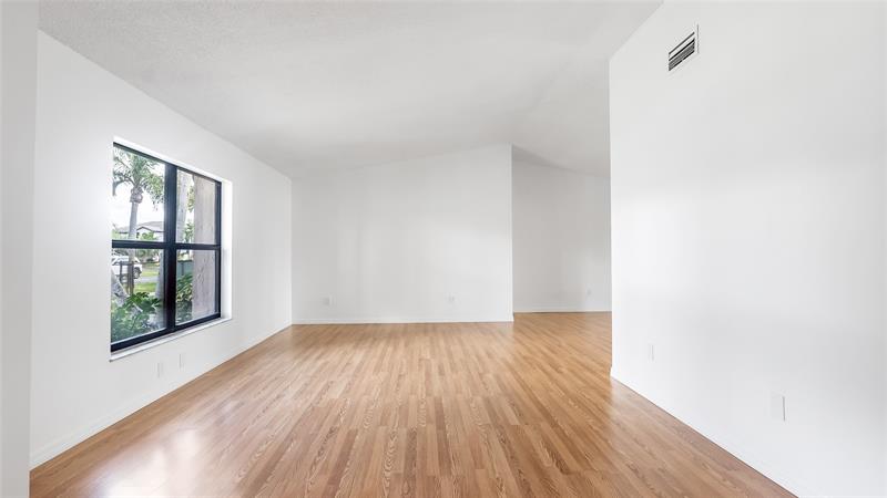 Image 10 of 49 For 15600 Huntridge Rd