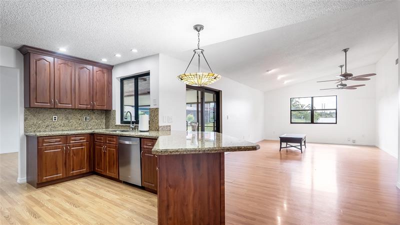 Image 11 of 49 For 15600 Huntridge Rd