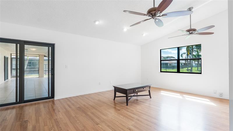 Image 14 of 49 For 15600 Huntridge Rd