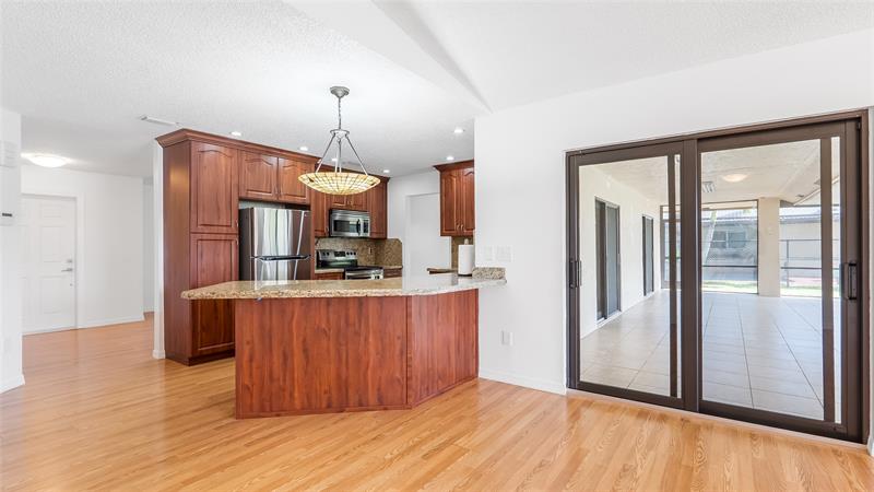 Image 17 of 49 For 15600 Huntridge Rd