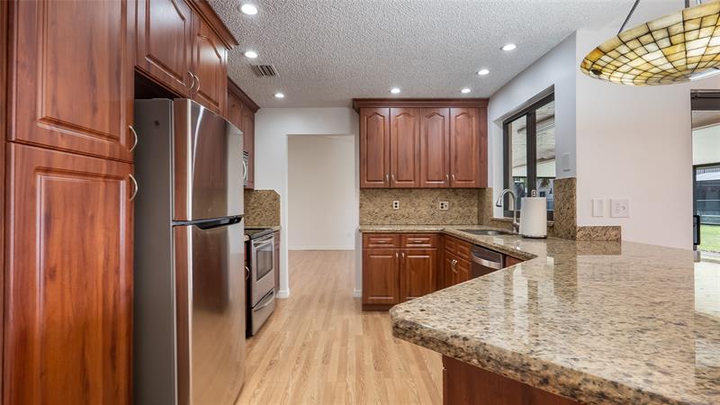 Image 18 of 49 For 15600 Huntridge Rd