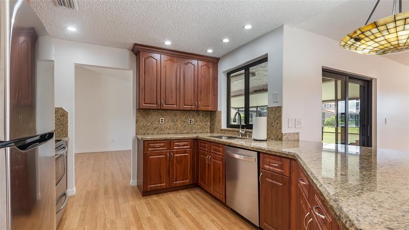 Image 20 of 49 For 15600 Huntridge Rd