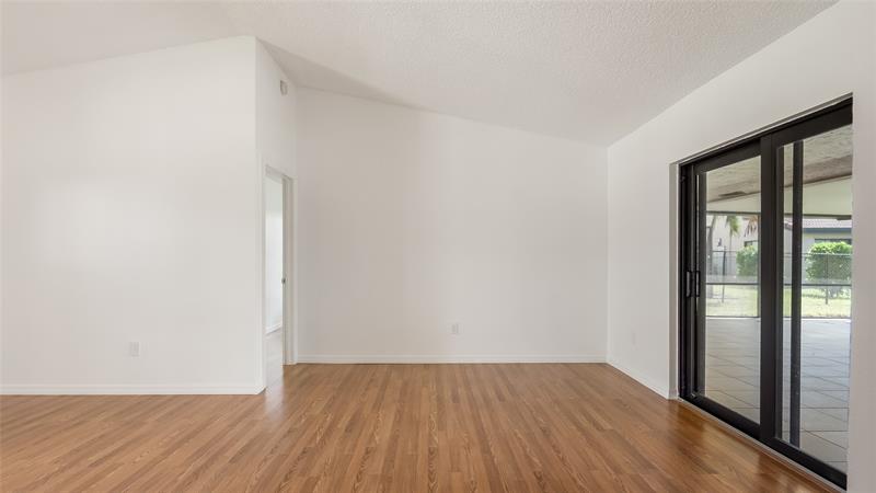 Image 21 of 49 For 15600 Huntridge Rd