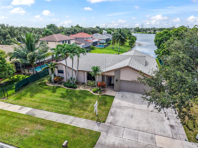 Image 4 of 49 For 15600 Huntridge Rd