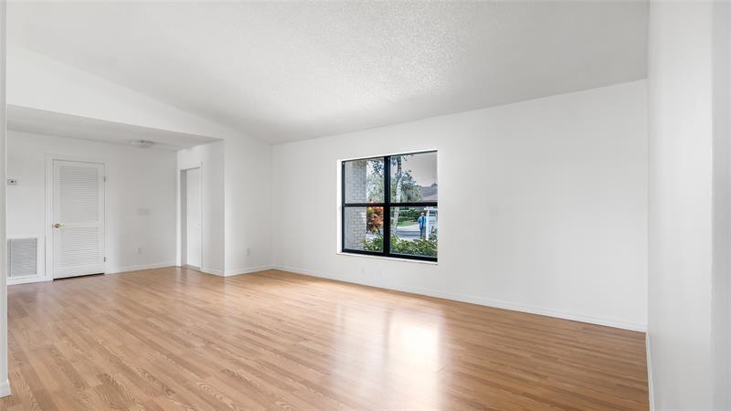 Image 6 of 49 For 15600 Huntridge Rd