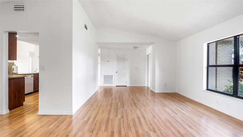 Image 8 of 49 For 15600 Huntridge Rd