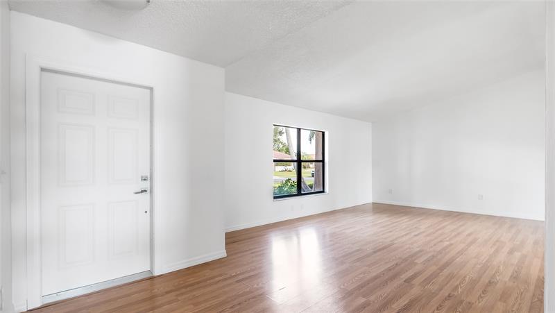 Image 9 of 49 For 15600 Huntridge Rd