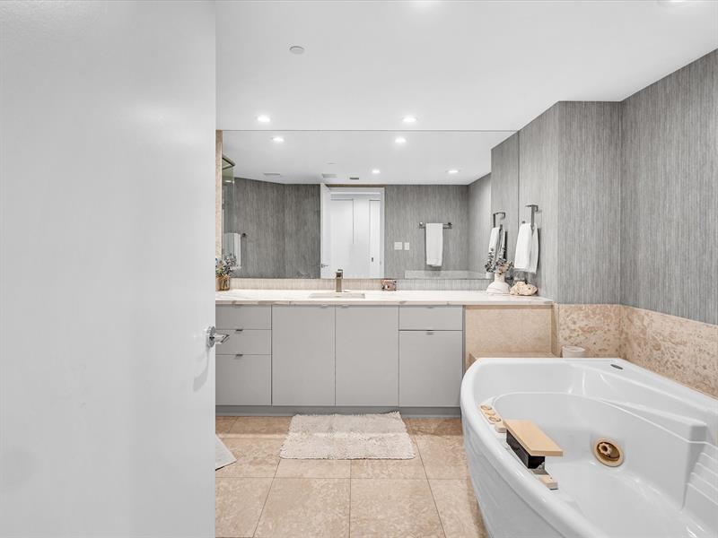 Image 17 of 53 For 1600 Ocean Blvd  403