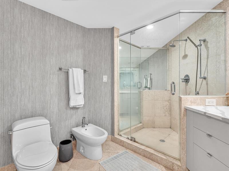 Image 18 of 53 For 1600 Ocean Blvd  403