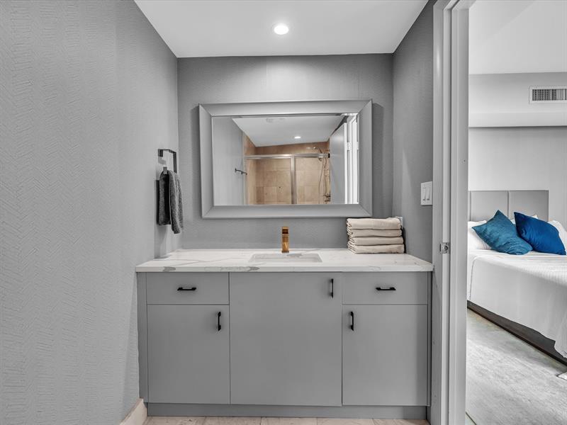 Image 25 of 53 For 1600 Ocean Blvd  403