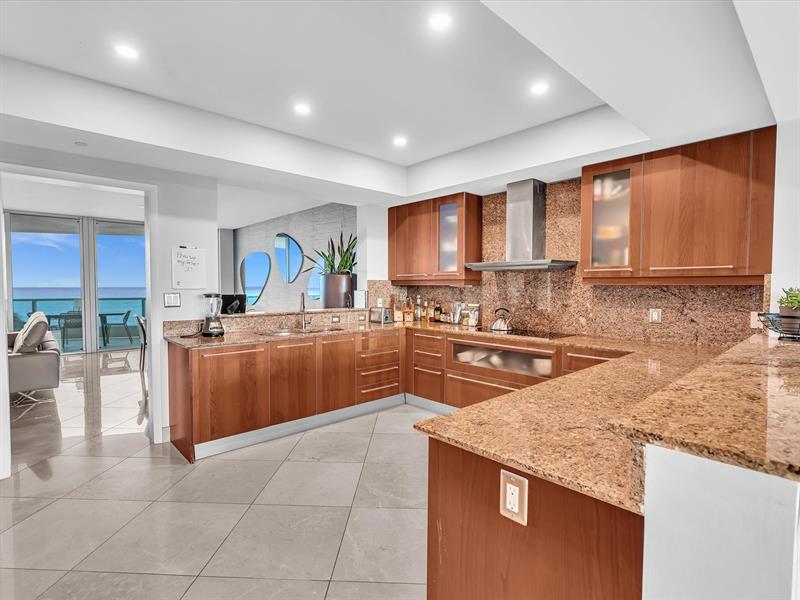 Image 42 of 53 For 1600 Ocean Blvd  403