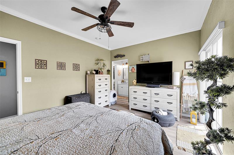 Image 31 of 51 For 2512 14th Ave  503