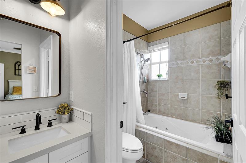 Image 35 of 51 For 2512 14th Ave  503