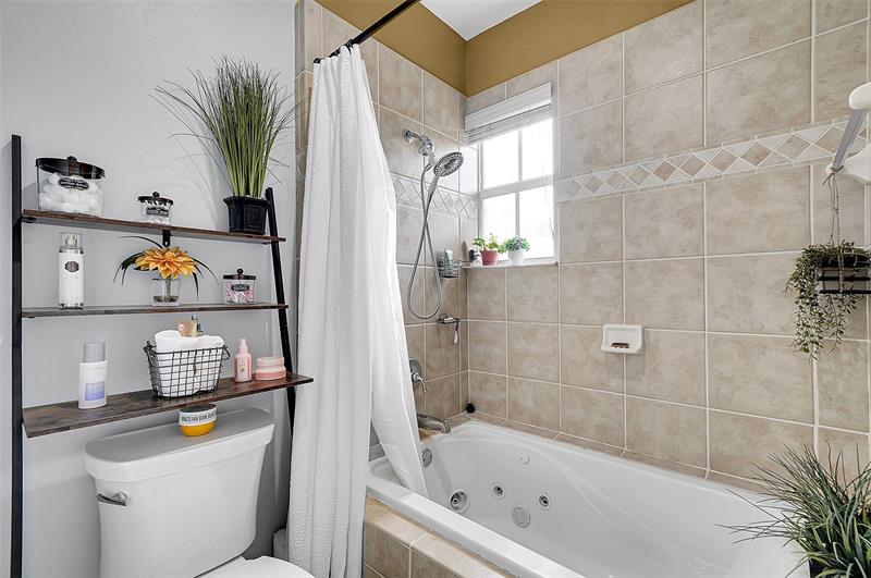 Image 36 of 51 For 2512 14th Ave  503