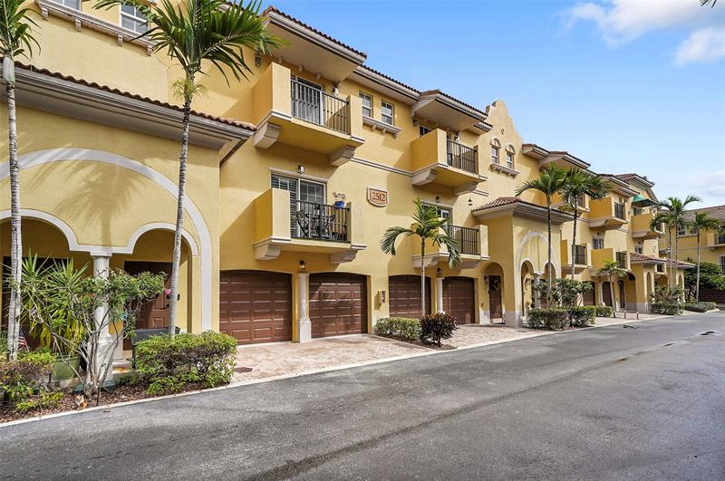 Image 4 of 51 For 2512 14th Ave  503