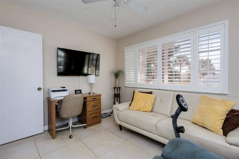 Image 18 of 27 For 350 Cypress Rd  522