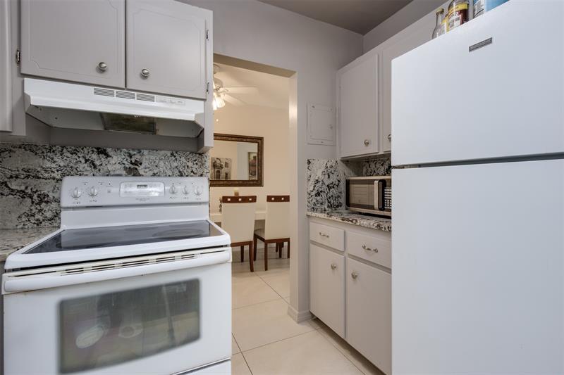 Image 4 of 27 For 350 Cypress Rd  522