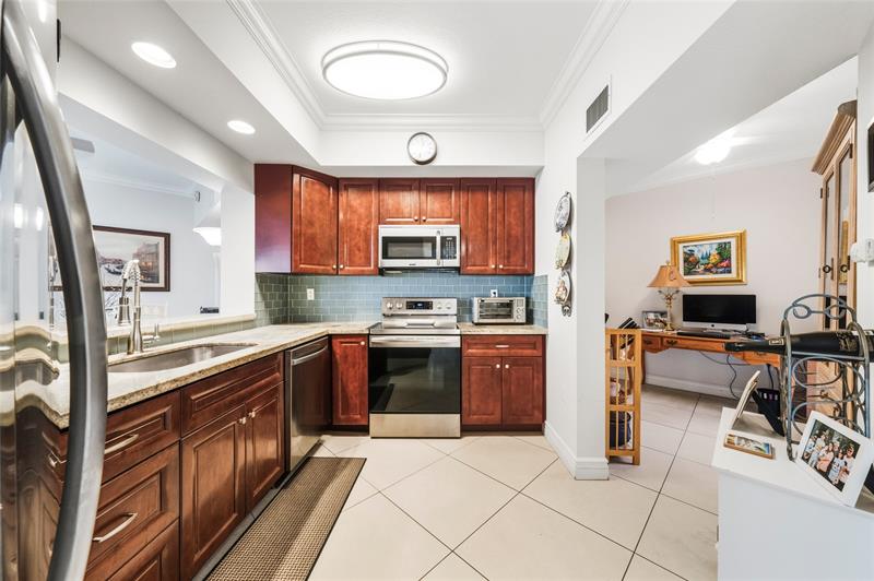 Image 14 of 26 For 6606 Villa Sonrisa Dr  910