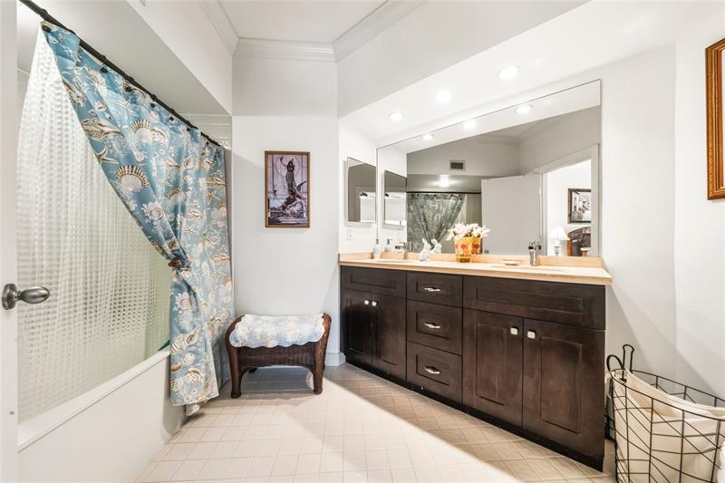 Image 17 of 26 For 6606 Villa Sonrisa Dr  910