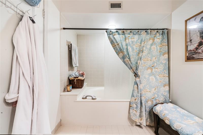 Image 18 of 26 For 6606 Villa Sonrisa Dr  910