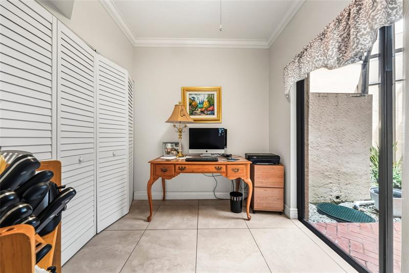 Image 21 of 26 For 6606 Villa Sonrisa Dr  910